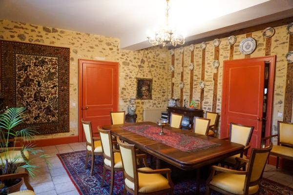 Somptueux Hôtel particulier du XIXe siècle, au coeur du parc naturel du Périgord vert.