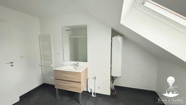 Un appartement T2 au 4ème et dernier étage , Nantes Un appartement T2 au 4ème et dernier étage , Nantes