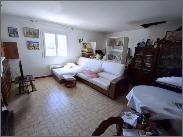 beau potentiel pour cet villa composée de 3 logements
