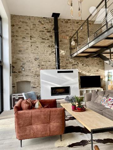 LANDERNEAU propriété unique avec dépendance et terrain 