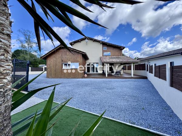 Maison
         5 pièces
        - 179 m²