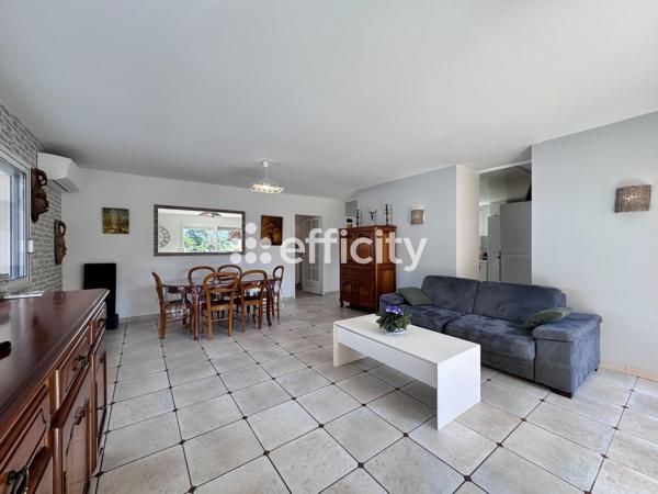 Maison
         5 pièces
        - 179 m²