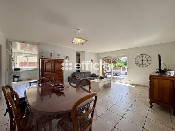 Maison
         5 pièces
        - 179 m²