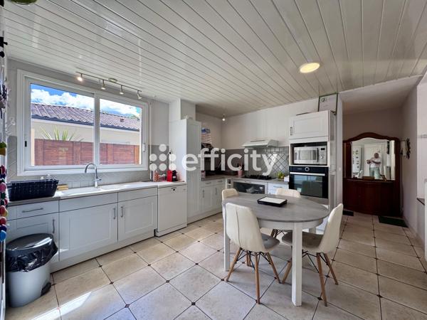Maison
         5 pièces
        - 179 m²