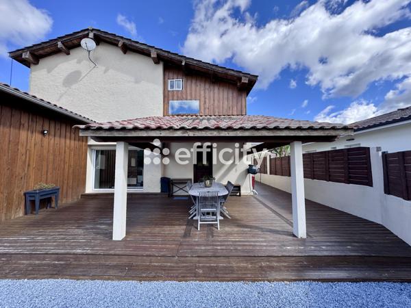 Maison
         5 pièces
        - 179 m²
