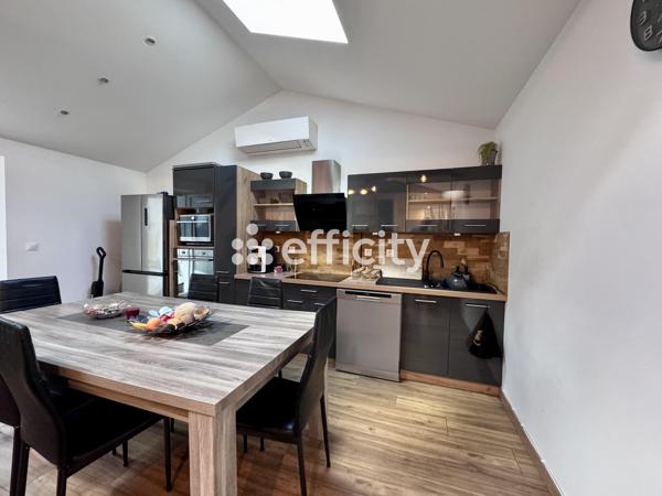 Maison
         5 pièces
        - 179 m²