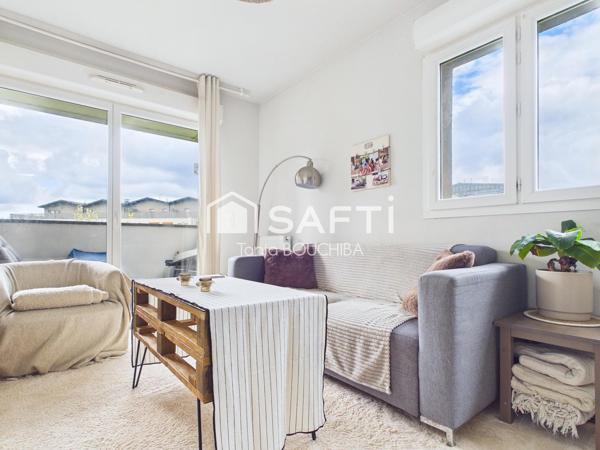 T2 lumineux avec terrasse et parking