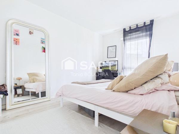 T2 lumineux avec terrasse et parking