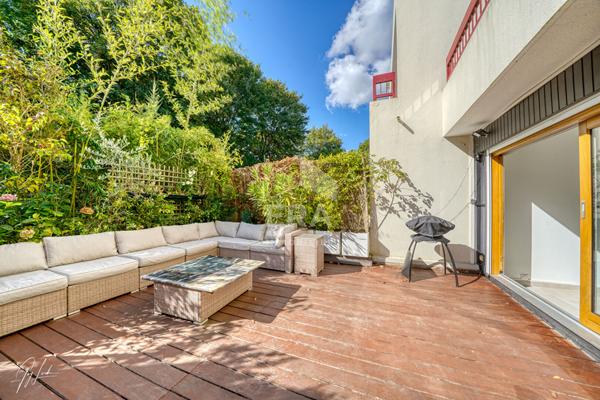 Ville-d'Avray - Duplex 4 pièces, terrasse 30 m² plein sud, double parking - Bien rare
