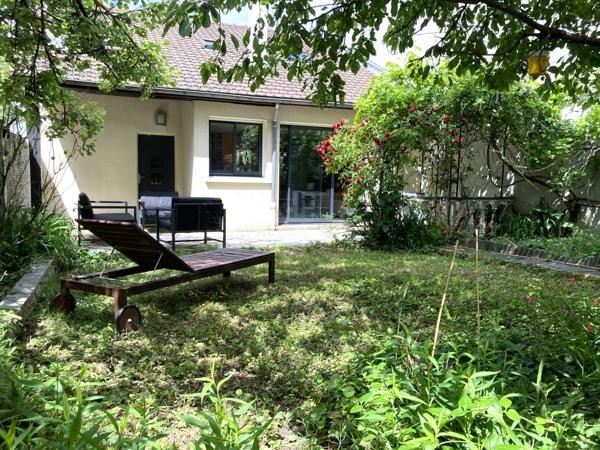 Maison
         5 pièces
        - 106 m² 465 000 € *