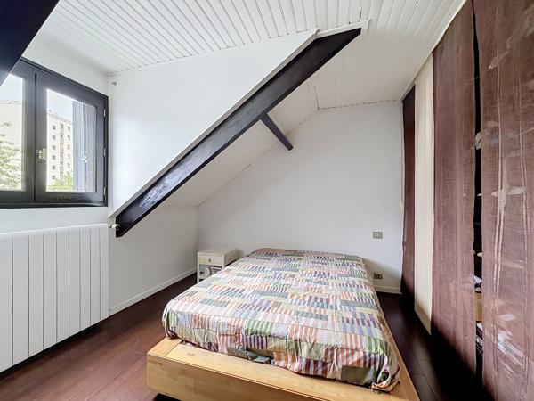 Maison
         5 pièces
        - 106 m² 465 000 € *
