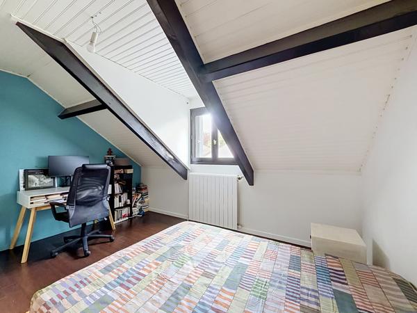 Maison
         5 pièces
        - 106 m² 465 000 € *