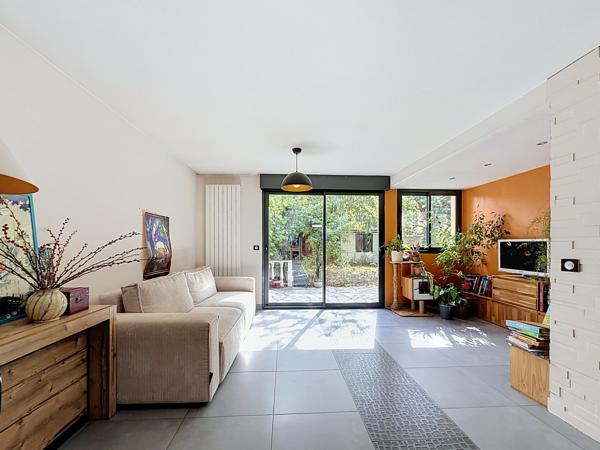 Maison
         5 pièces
        - 106 m² 465 000 € *