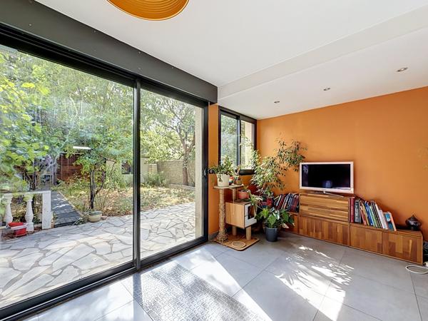 Maison
         5 pièces
        - 106 m² 465 000 € *