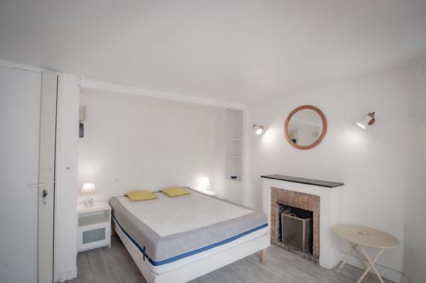 Paris, St André des Arts, 2 pièces dernier étage avec ascenseur, fort potentiel !