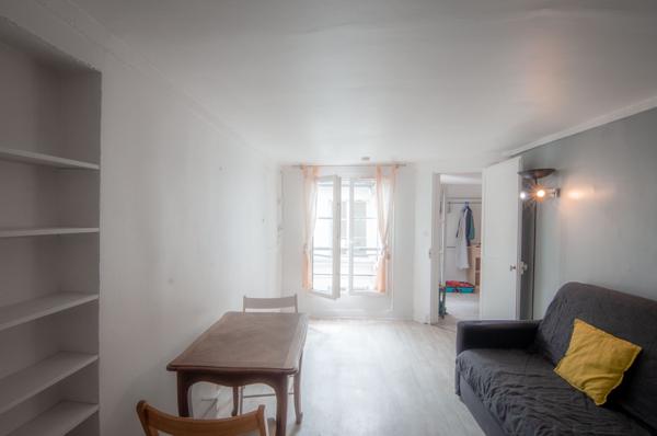 Paris, St André des Arts, 2 pièces dernier étage avec ascenseur, fort potentiel !