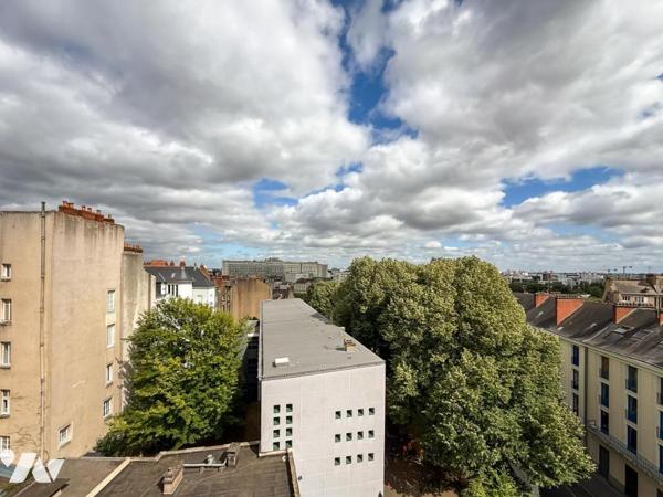 NANTES GRASLIN - CAMBRONNE - Studio de 25 m² au 5ème et dernier étage