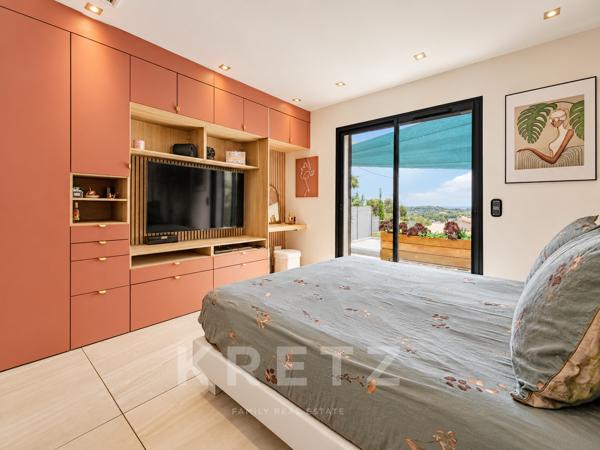 LA GARDE | VILLA CONTEMPORAINE 200 M², VUE MER, PISCINE, ROOFTOP ET ASCENSEUR