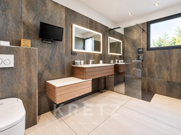 LA GARDE | VILLA CONTEMPORAINE 200 M², VUE MER, PISCINE, ROOFTOP ET ASCENSEUR