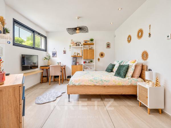 LA GARDE | VILLA CONTEMPORAINE 200 M², VUE MER, PISCINE, ROOFTOP ET ASCENSEUR