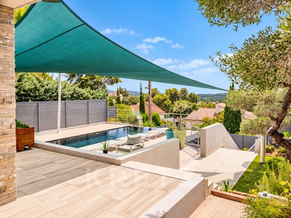 LA GARDE | VILLA CONTEMPORAINE 200 M², VUE MER, PISCINE, ROOFTOP ET ASCENSEUR