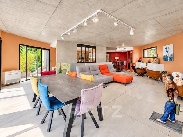 LA GARDE | VILLA CONTEMPORAINE 200 M², VUE MER, PISCINE, ROOFTOP ET ASCENSEUR