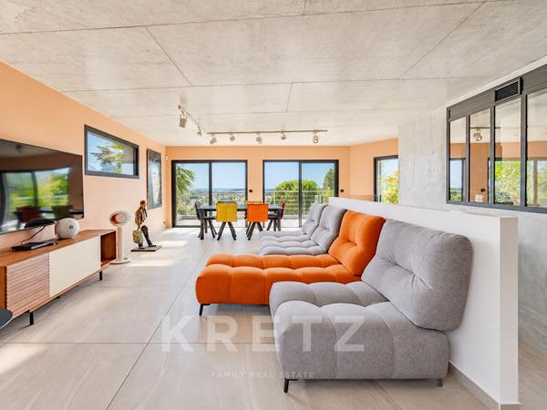 LA GARDE | VILLA CONTEMPORAINE 200 M², VUE MER, PISCINE, ROOFTOP ET ASCENSEUR
