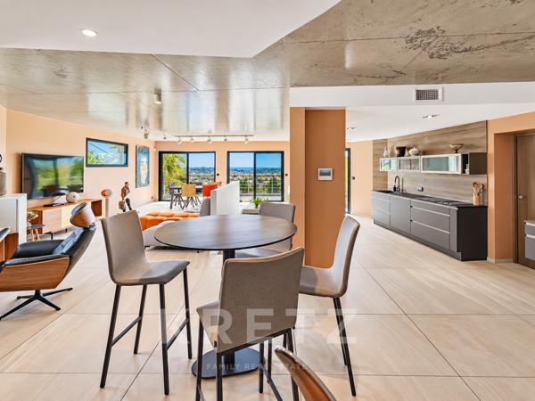 LA GARDE | VILLA CONTEMPORAINE 200 M², VUE MER, PISCINE, ROOFTOP ET ASCENSEUR