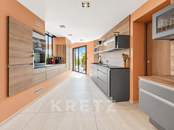 LA GARDE | VILLA CONTEMPORAINE 200 M², VUE MER, PISCINE, ROOFTOP ET ASCENSEUR