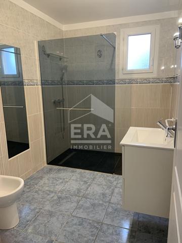 A VENDRE VILLA DE 203 M2  TERRAIN DE 3000 M2 A PROXIMITÉ DU LAC DE LA CAVAYERE