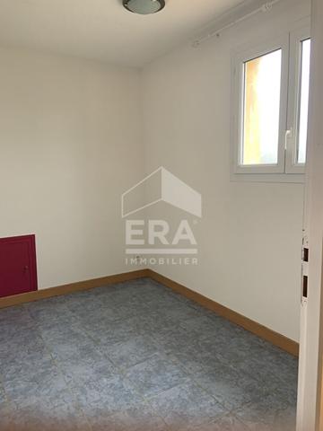 A VENDRE VILLA DE 203 M2  TERRAIN DE 3000 M2 A PROXIMITÉ DU LAC DE LA CAVAYERE