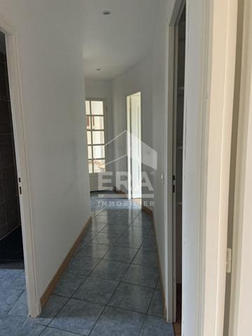 A VENDRE VILLA DE 203 M2  TERRAIN DE 3000 M2 A PROXIMITÉ DU LAC DE LA CAVAYERE