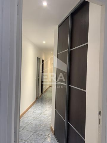 A VENDRE VILLA DE 203 M2  TERRAIN DE 3000 M2 A PROXIMITÉ DU LAC DE LA CAVAYERE