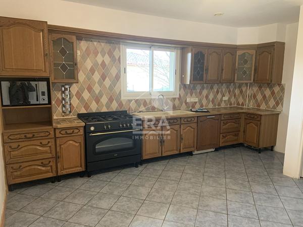 A VENDRE VILLA DE 203 M2  TERRAIN DE 3000 M2 A PROXIMITÉ DU LAC DE LA CAVAYERE