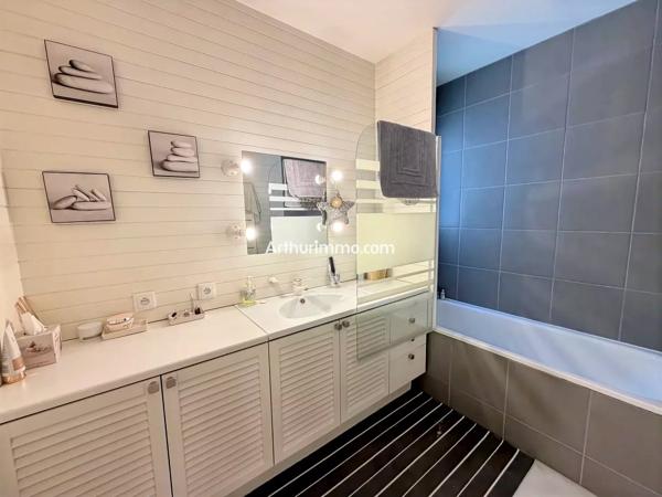 Vente                                                      Maison
                        
                     7 pièces                      170 m2                     à Sucy-en-Brie