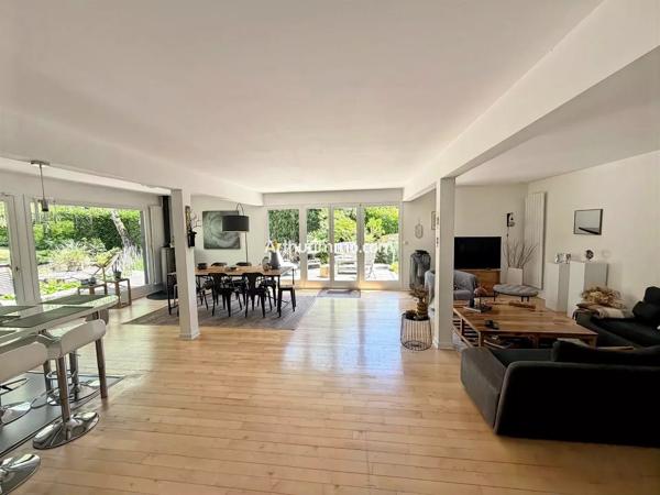 Vente                                                      Maison
                        
                     7 pièces                      170 m2                     à Sucy-en-Brie