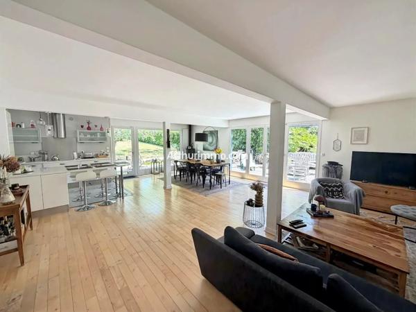 Vente                                                      Maison
                        
                     7 pièces                      170 m2                     à Sucy-en-Brie