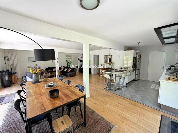 Vente                                                      Maison
                        
                     7 pièces                      170 m2                     à Sucy-en-Brie