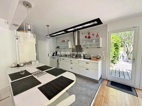 Vente                                                      Maison
                        
                     7 pièces                      170 m2                     à Sucy-en-Brie