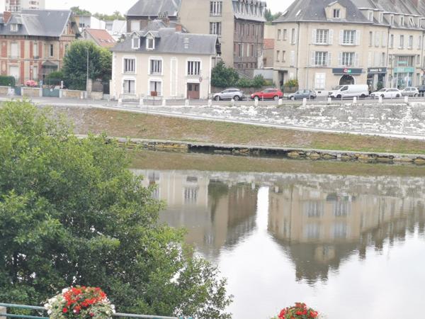Proche Gare- Vue sur Oise....
