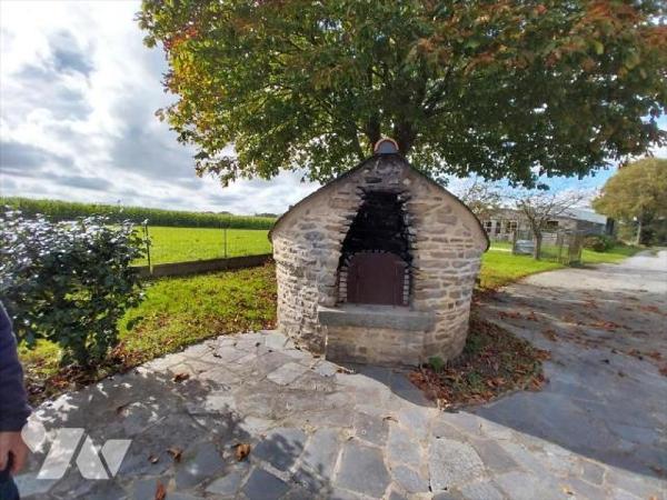 VAL D'IZE. En campagne, dans environnement calme, belle maison en pierres avec pièce de vie et ...