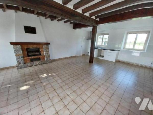 VAL D'IZE. En campagne, dans environnement calme, belle maison en pierres avec pièce de vie et ...