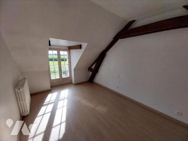 VAL D'IZE. En campagne, dans environnement calme, belle maison en pierres avec pièce de vie et ...