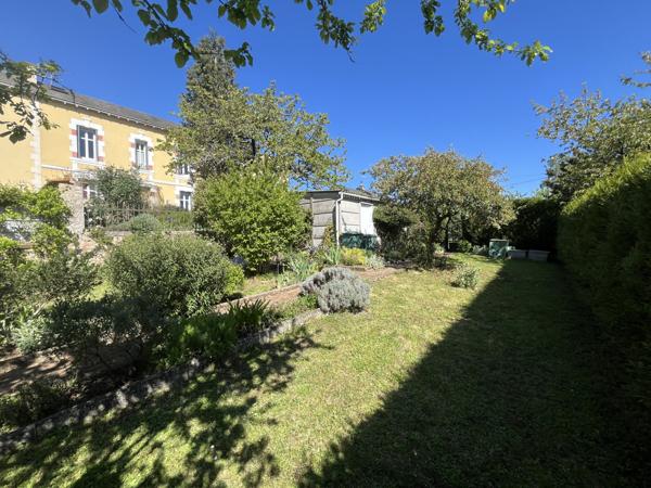 Poitiers (86000) POITIERS HAUTEURS OUEST BELLE MAISON DE VILLE POITEVINE DE 121 M2 AVEC JARDIN 500 M2