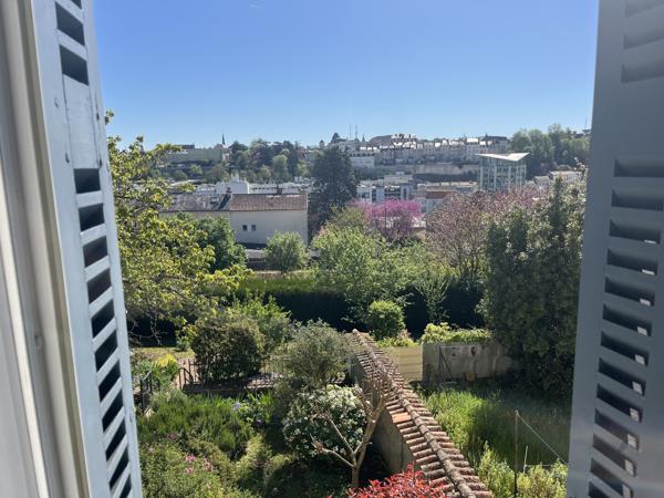 Poitiers (86000) POITIERS HAUTEURS OUEST BELLE MAISON DE VILLE POITEVINE DE 121 M2 AVEC JARDIN 500 M2