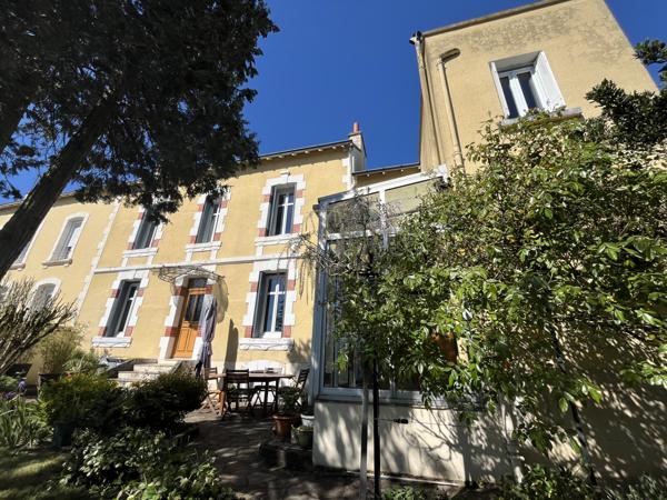 Poitiers (86000) POITIERS HAUTEURS OUEST BELLE MAISON DE VILLE POITEVINE DE 121 M2 AVEC JARDIN 500 M2