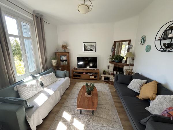 Poitiers (86000) POITIERS HAUTEURS OUEST BELLE MAISON DE VILLE POITEVINE DE 121 M2 AVEC JARDIN 500 M2