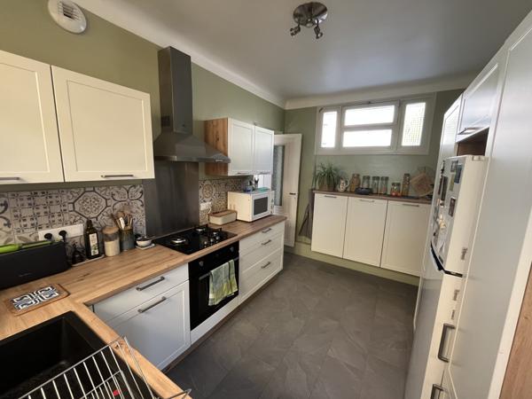 Poitiers (86000) POITIERS HAUTEURS OUEST BELLE MAISON DE VILLE POITEVINE DE 121 M2 AVEC JARDIN 500 M2