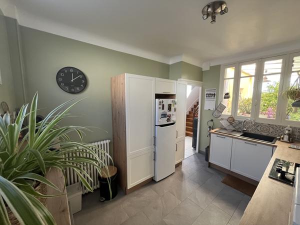 Poitiers (86000) POITIERS HAUTEURS OUEST BELLE MAISON DE VILLE POITEVINE DE 121 M2 AVEC JARDIN 500 M2