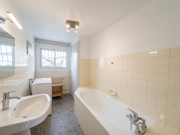 Maison non mitoyenne 164 m2 avec 5 chambres, garage double et jardin